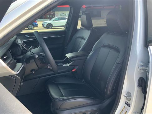 New 2025 Jeep Grand Cherokee L Limited w/ Luxury Tech Group II image 9