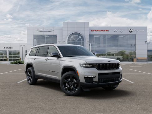 New 2025 Jeep Grand Cherokee L Limited w/ Black Appearance Package AWD/4WD image 5