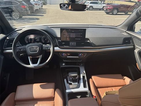 Certified 2025 Audi Q5 2.0T Premium w/ Convenience Plus Package image 12