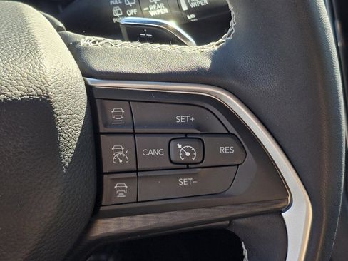 Used 2024 Jeep Grand Cherokee Altitude AWD/4WD image 14