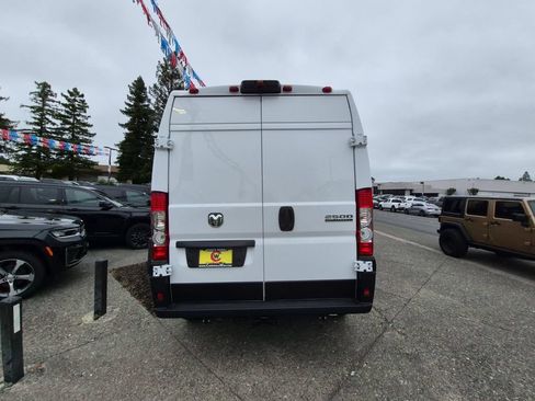 New 2026 RAM ProMaster 2500 w/ Quick Order Package 22G SLT FWD image 4