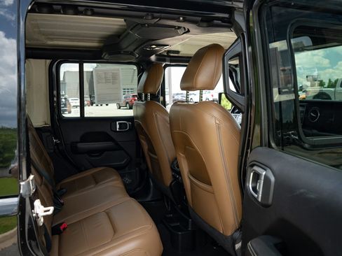 Used 2021 Jeep Wrangler Unlimited Sahara AWD/4WD image 20