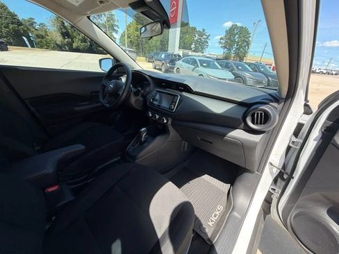 Used 2025 Nissan Kicks Play S FWD image 16