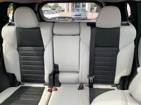 New 2025 Mitsubishi Outlander SE image 17