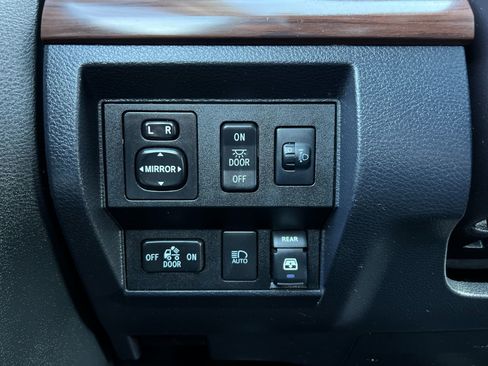 Used 2018 Toyota Tundra Limited w/ Limited Premium Package image 15