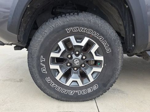 Used 2020 Toyota Tacoma TRD Off-Road w/ Technology Package AWD/4WD image 10