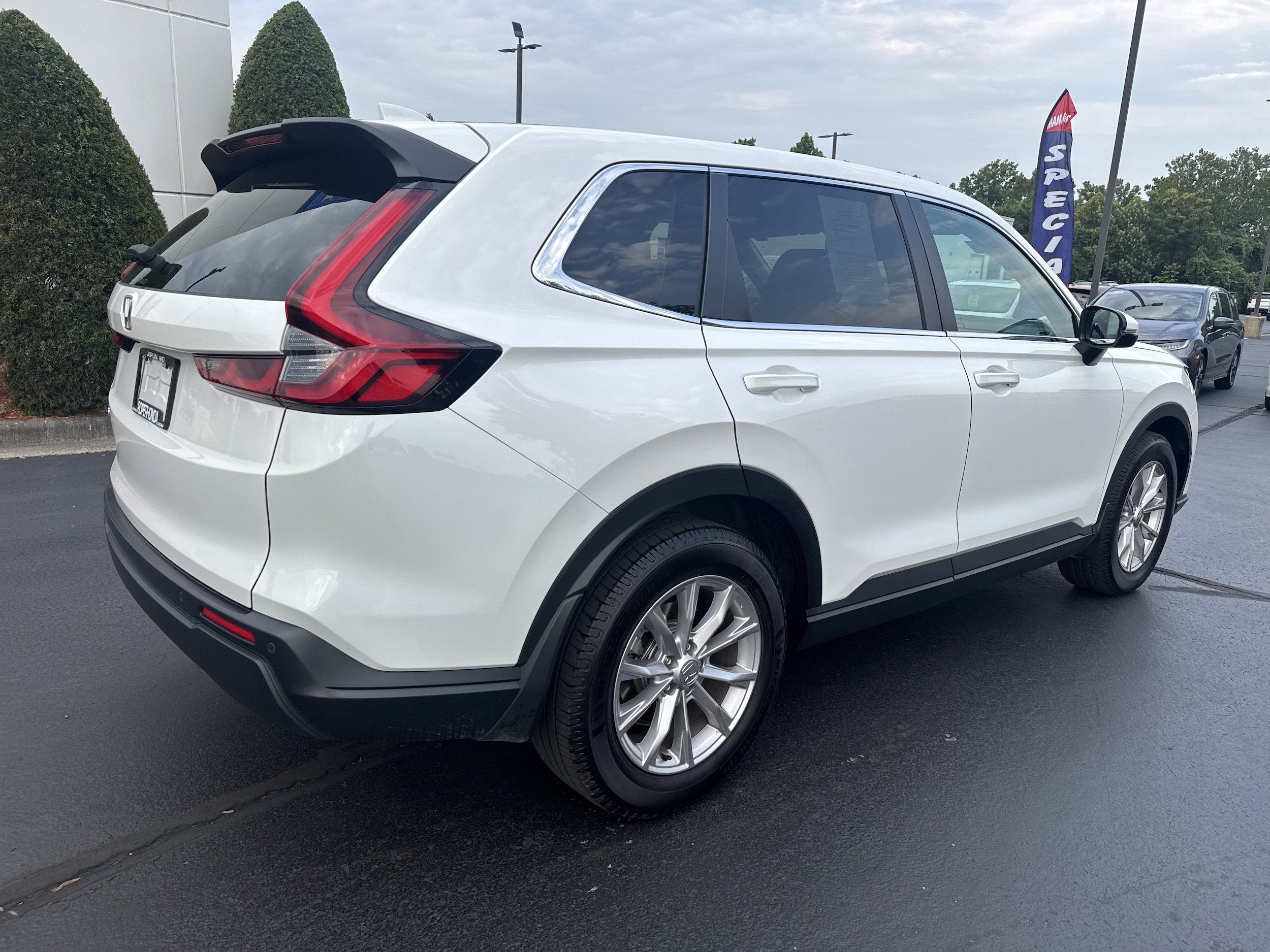 Used 2024 Honda CR-V EX-L image 11