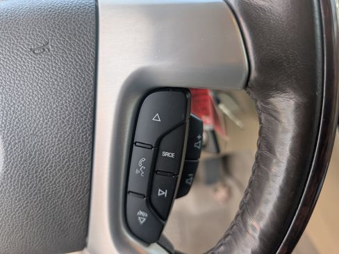 Used 2012 Cadillac Escalade Luxury image 17