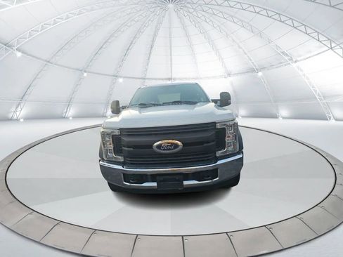 Used 2019 Ford F550 2WD Crew Cab Super Duty image 2