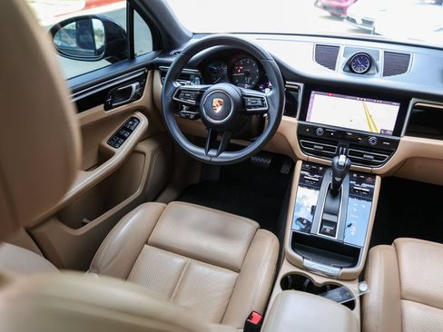 Certified 2023 Porsche Macan AWD/4WD image 34