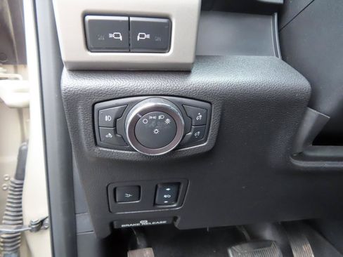 Used 2017 Ford F350 Lariat w/ Lariat Ultimate Package AWD/4WD image 32