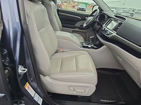Used 2019 Toyota Highlander Limited AWD/4WD image 30