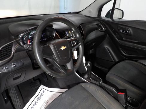 Used 2019 Chevrolet Trax LS image 9