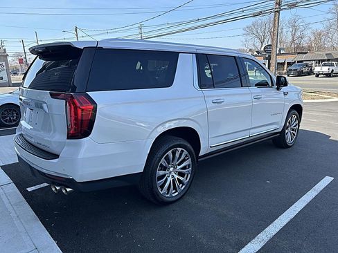 Used 2021 GMC Yukon XL Denali w/ Denali Premium Package image 32