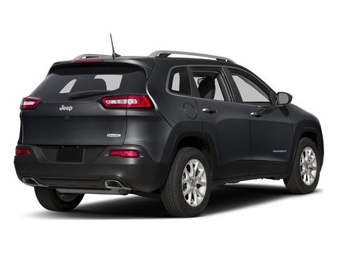 Used 2018 Jeep Cherokee Latitude Plus FWD image 2