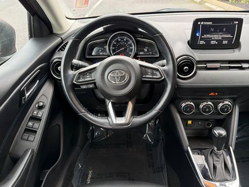Used 2020 Toyota Yaris XLE image 14