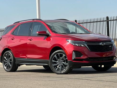 Used 2023 Chevrolet Equinox RS w/ RS Leather Package AWD/4WD image 2