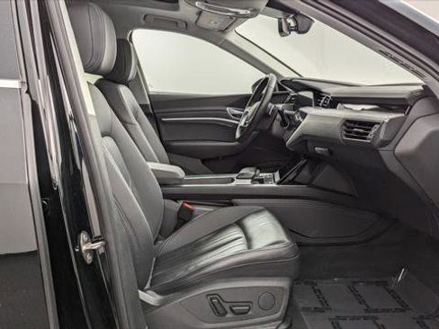 Used 2023 Audi e-tron Premium image 22
