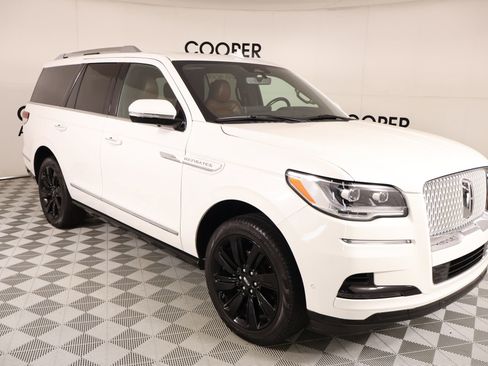 Certified 2024 Lincoln Navigator Reserve AWD/4WD image 1