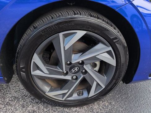 Certified 2024 Hyundai Elantra Limited FWD image 11