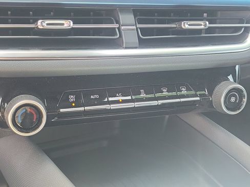 Certified 2024 Chevrolet Equinox EV LT FWD image 29