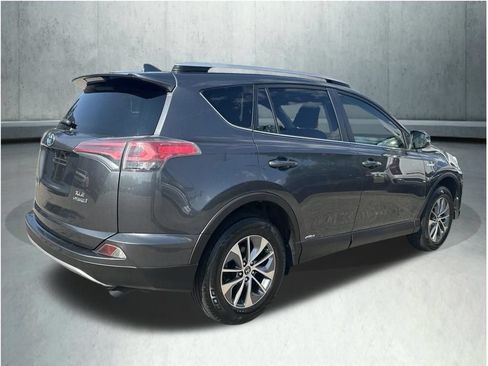 Used 2016 Toyota RAV4 XLE AWD/4WD image 6