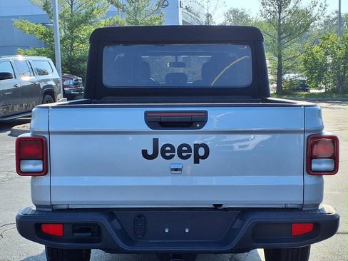 Certified 2023 Jeep Gladiator Sport image 26