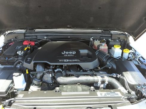 Used 2021 Jeep Gladiator Sport AWD/4WD image 23