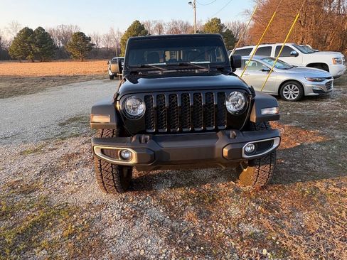Used 2023 Jeep Gladiator Sport image 8