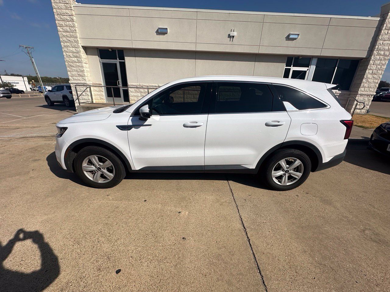 Used 2023 Kia Sorento LX FWD image 5