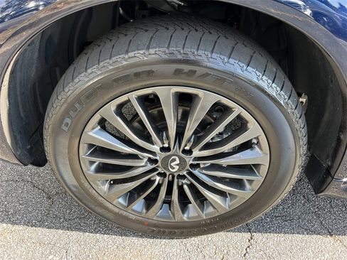 Used 2024 INFINITI QX80 Sensory w/ All-Season Package image 9