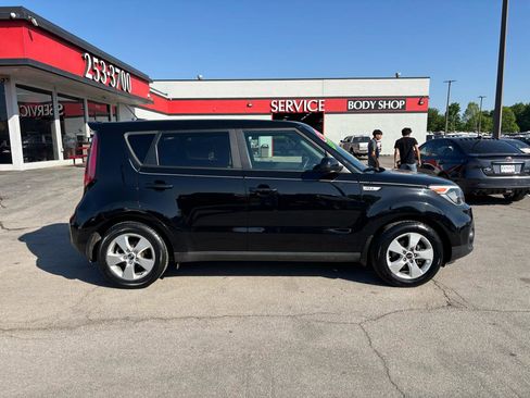 Used 2018 Kia Soul FWD image 2