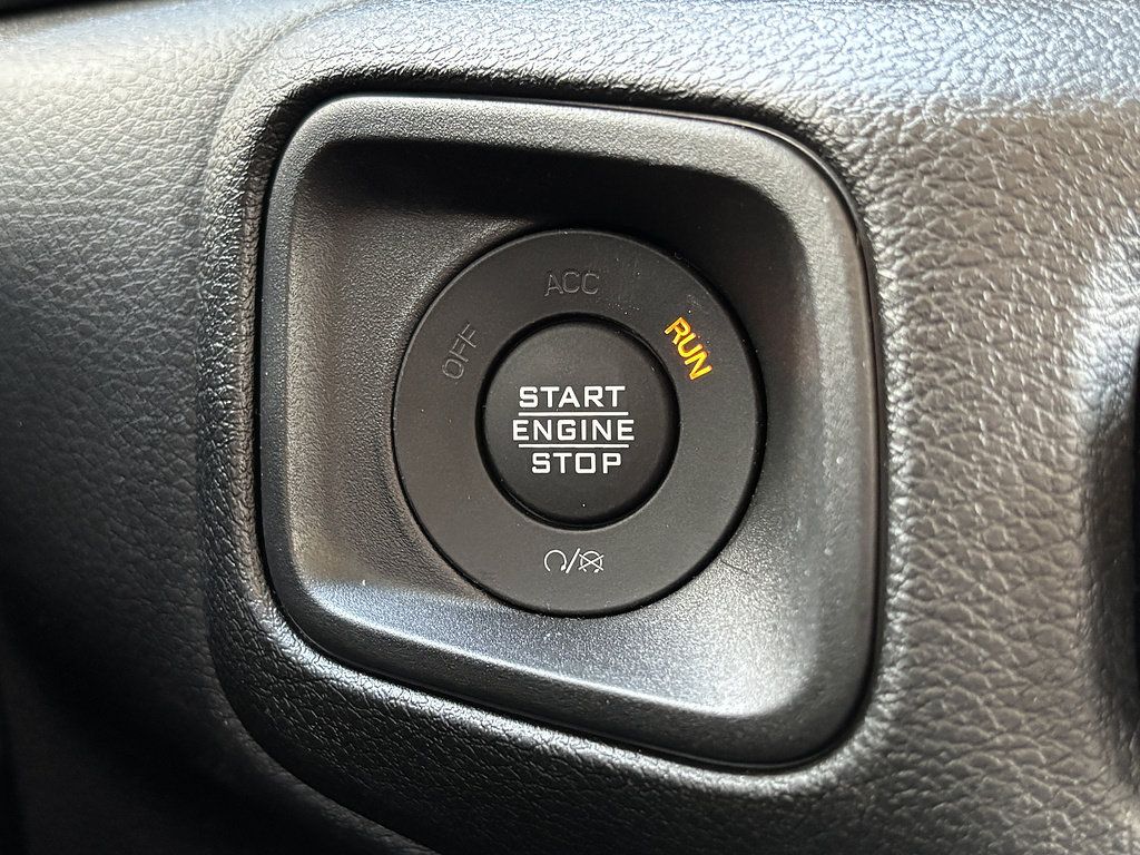 Used 2025 Jeep Wrangler Unlimited Sport AWD/4WD image 15