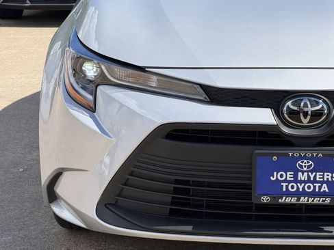 Used 2025 Toyota Corolla LE FWD image 5