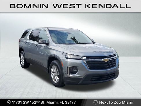 Used 2023 Chevrolet Traverse LS image 1