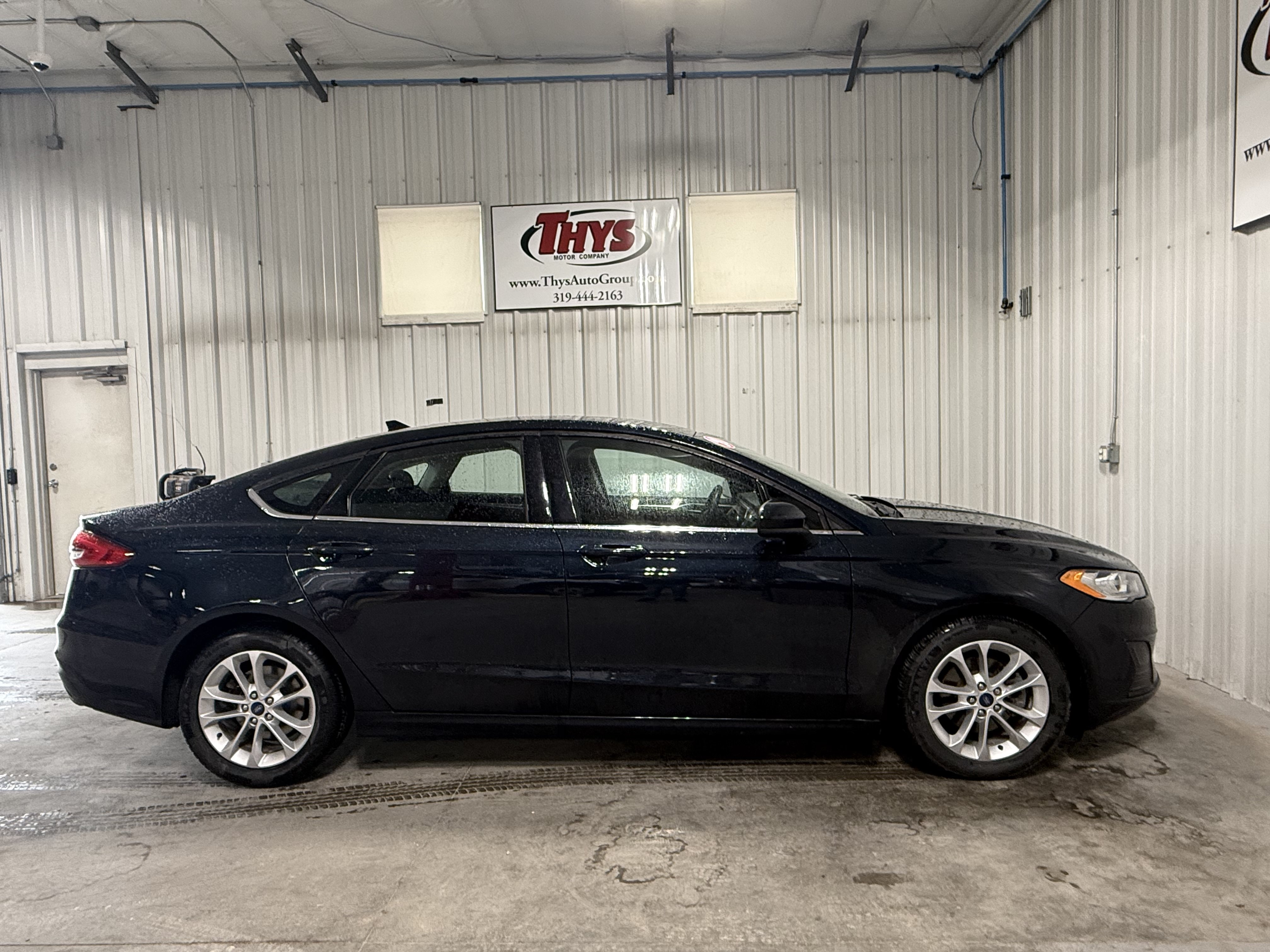 Used 2020 Ford Fusion SE FWD image 2