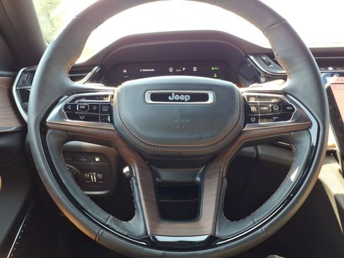 Used 2023 Jeep Grand Cherokee Summit w/ Advanced Protech Group IV AWD/4WD image 27