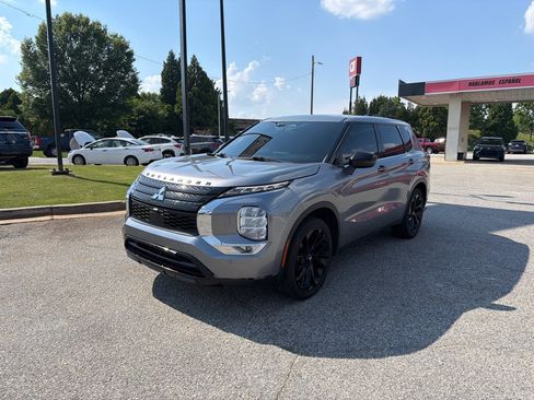 Used 2022 Mitsubishi Outlander SE AWD/4WD image 1
