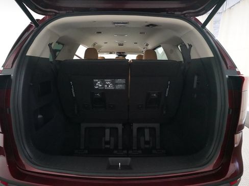 Used 2024 Kia Carnival EX FWD image 10