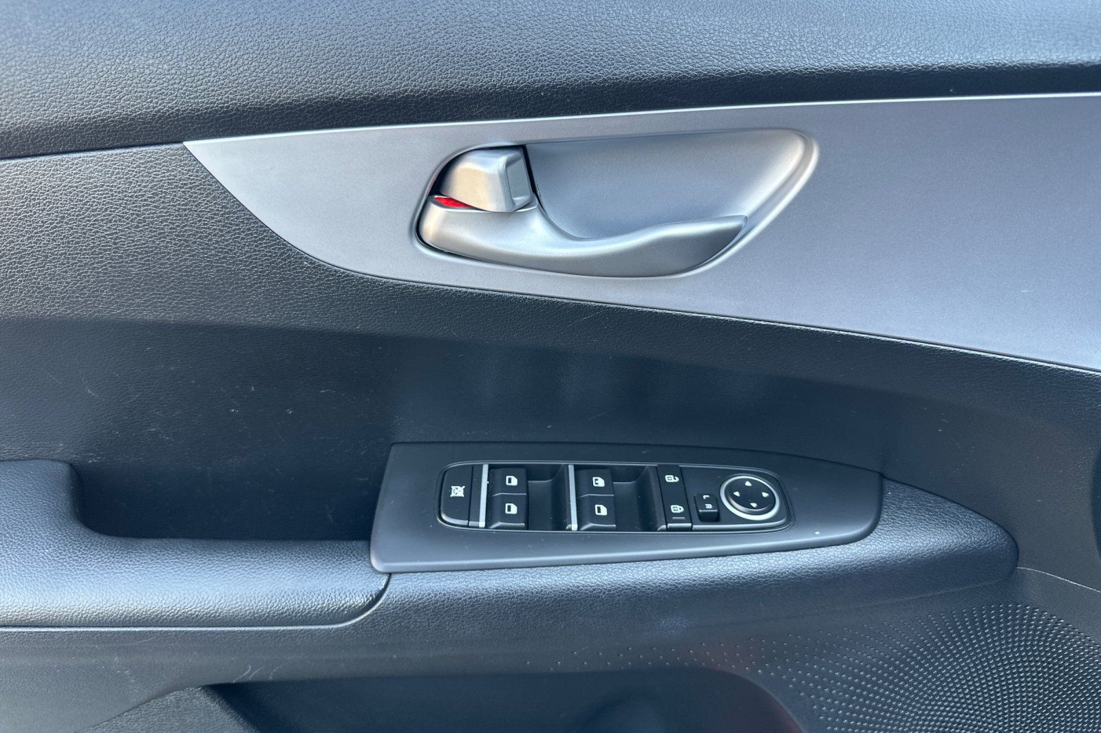 Used 2024 Kia Forte LXS FWD image 12