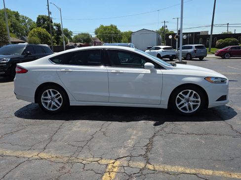 Used 2015 Ford Fusion SE FWD image 4