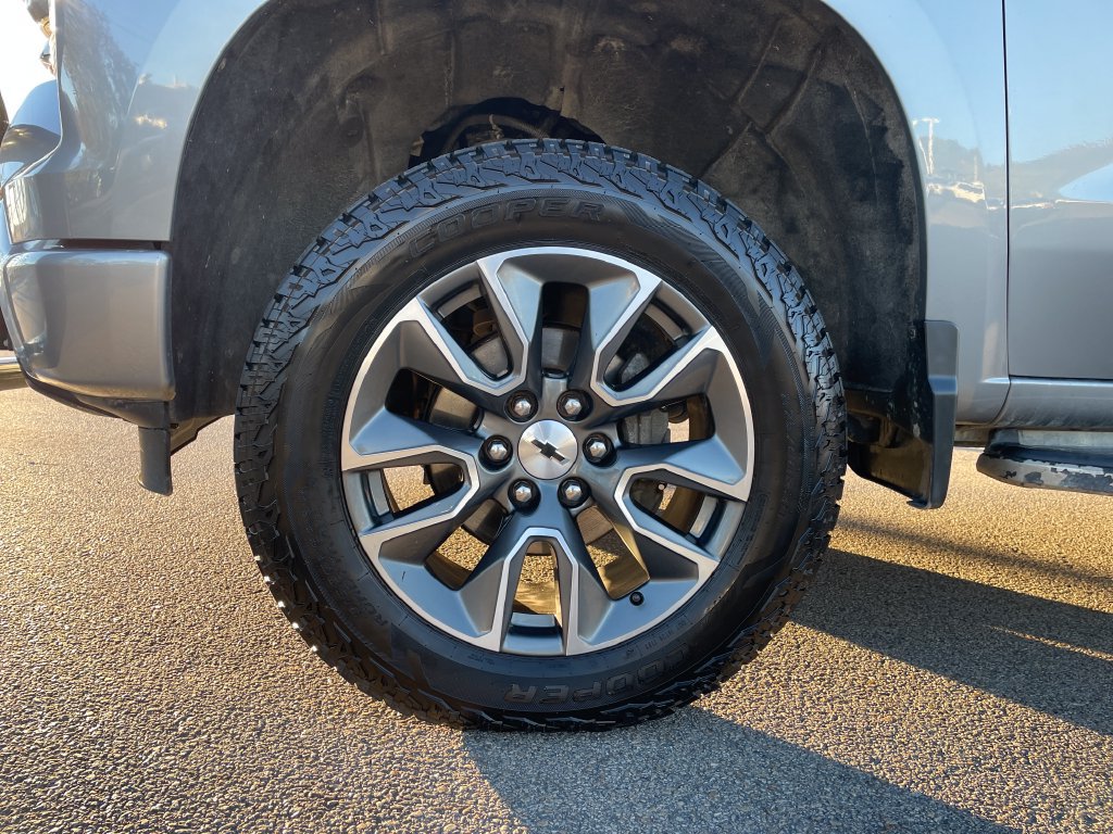 Used 2023 Chevrolet Silverado 1500 RST w/ Z71 Off-Road Package AWD/4WD image 9