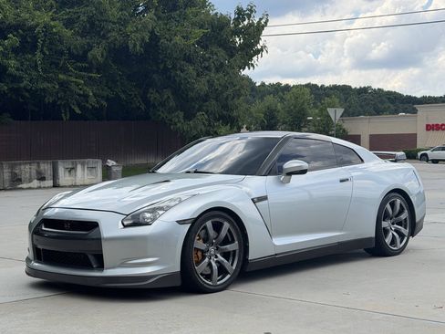 Used 2009 Nissan GT-R Premium AWD/4WD image 1