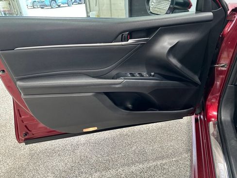 Used 2018 Toyota Camry XSE FWD image 11