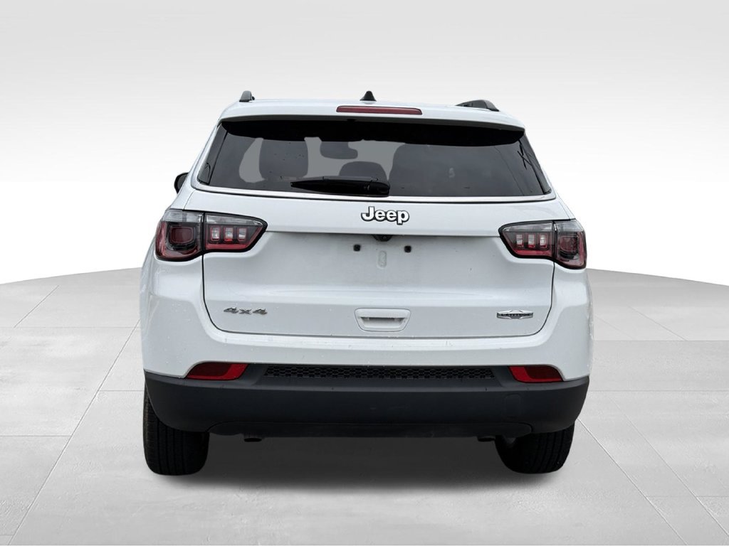 Used 2024 Jeep Compass Latitude AWD/4WD image 26