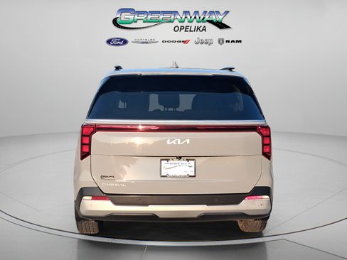 Used 2025 Kia Carnival EX FWD image 6
