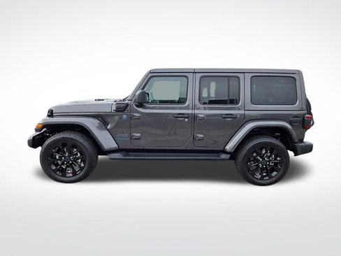 Used 2025 Jeep Wrangler Unlimited Sahara AWD/4WD image 7