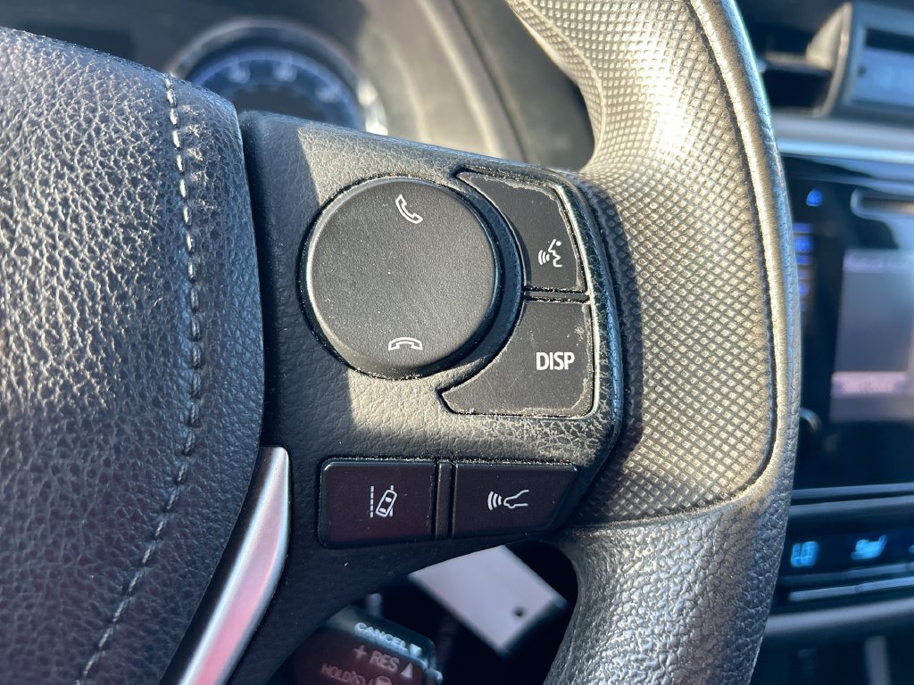 Used 2018 Toyota Corolla LE FWD image 16