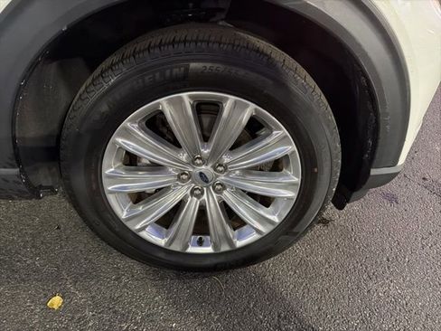 Used 2022 Ford Explorer Limited w/ Limited Technology Package image 5