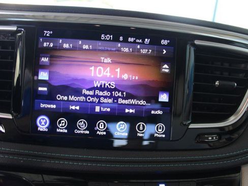 Used 2017 Chrysler Pacifica Platinum FWD image 19
